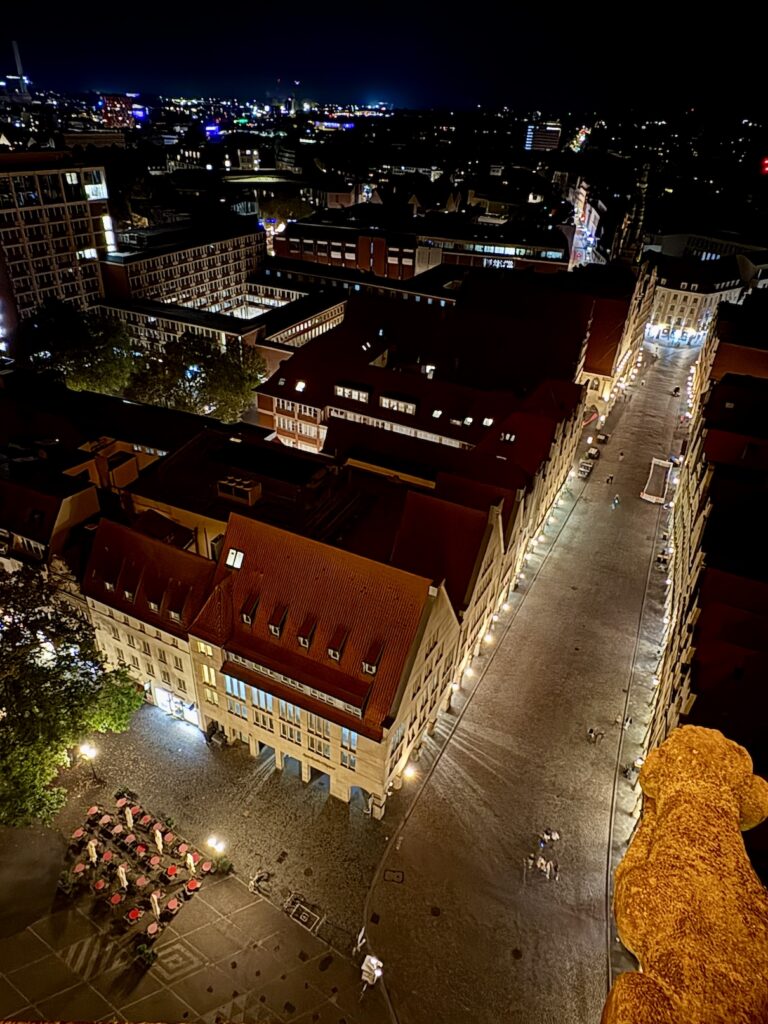 Blick zum nächtlichen Prinzipalmarkt hinunter...